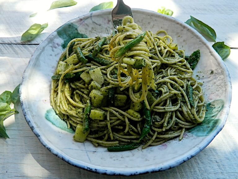 Come Preparare la Pasta al Pesto alla Genovese Autentica in Casa 2 come preparare la pasta al pesto alla genovese autentica in casa