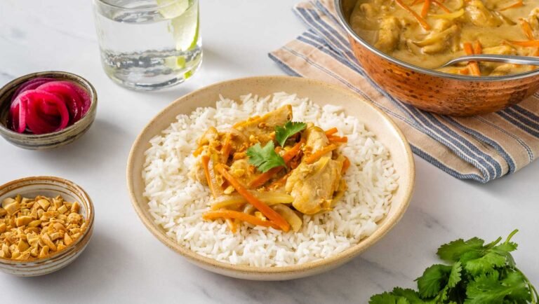 Come Preparare Pollo con Curry e Riso in Modo Semplice e Veloce
