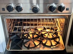 come pulire la ghisa dei fornelli in modo efficace e sicuro