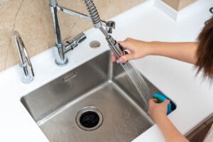 come pulire lacciaio della cucina quali sono i metodi piu efficaci