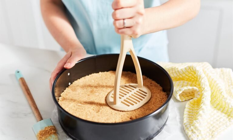 Come Si Prepara una Cheesecake con Base di Biscotti Perfetta