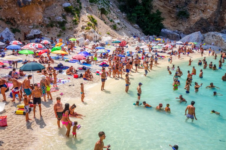 Cosa Fare a Ferragosto in Sardegna: Spiagge, Eventi e Tradizioni