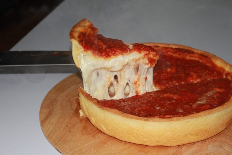 Cos’è La Chicago Style Deep Dish Pizza E Perché È Così Famosa